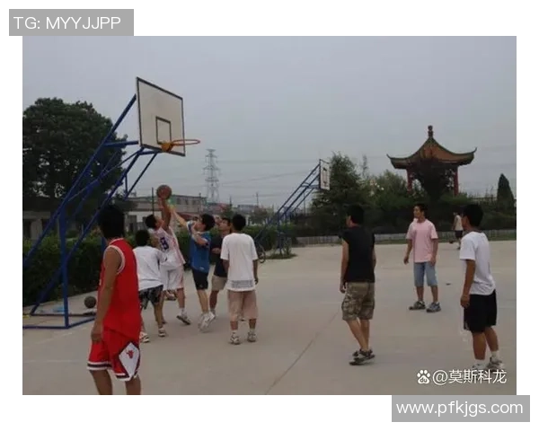 在篮球场上挥洒汗水与激情，分享我的篮球时光与成长故事