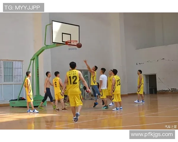 在室内篮球场挥洒汗水与友情的时光分享我的运动故事与快乐瞬间