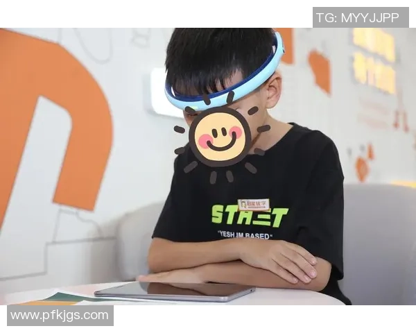 在篮球场上踢足球的趣味挑战与意想不到的精彩瞬间